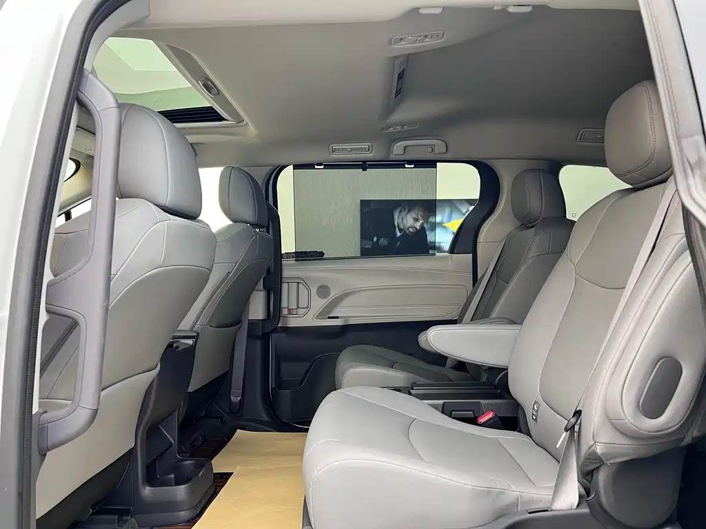 Toyota Toyota Granvia 2023 2.5L Hybrid Comfort Edition 2024 - thumbnail 9