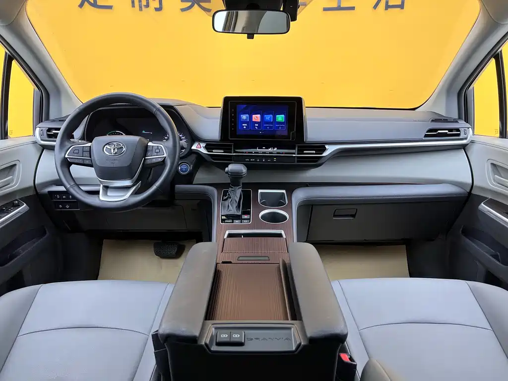 Toyota Toyota Granvia 2023 2.5L Hybrid Comfort Edition 2024 - thumbnail 14