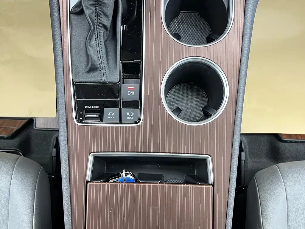 Toyota Toyota Granvia 2023 2.5L Hybrid Comfort Edition 2024 - thumbnail 21