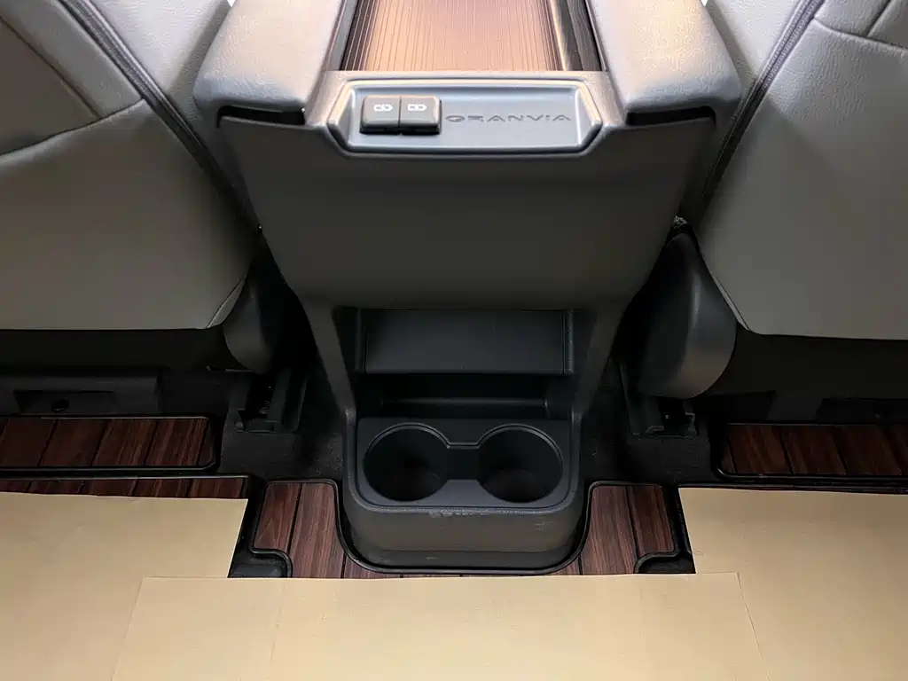 Toyota Toyota Granvia 2023 2.5L Hybrid Comfort Edition 2024 - thumbnail 23