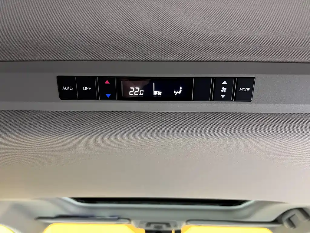 Toyota Toyota Granvia 2023 2.5L Hybrid Comfort Edition 2024 - thumbnail 25