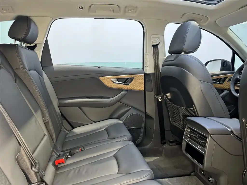 Audi Audi Q7 2023 55 TFSI quattro S Premium 2024 - thumbnail 8