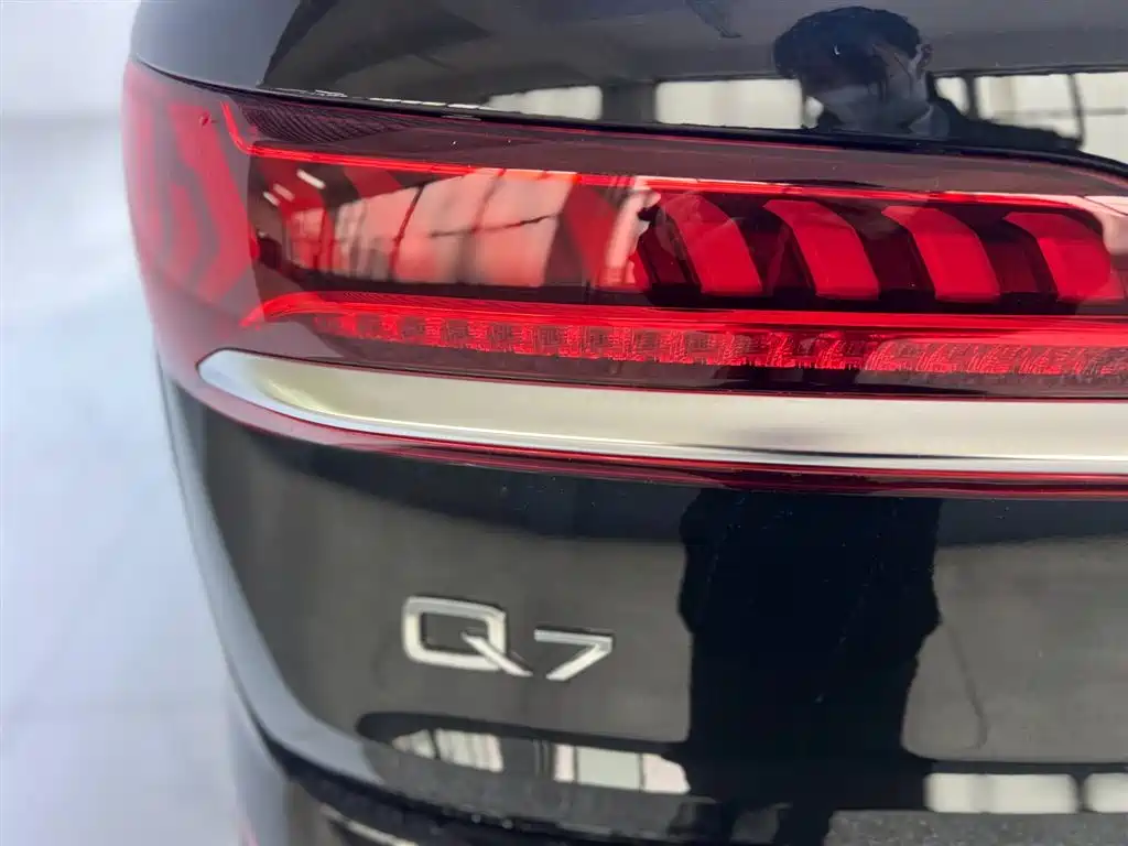 Audi Audi Q7 2023 55 TFSI quattro S Premium 2024 - thumbnail 11