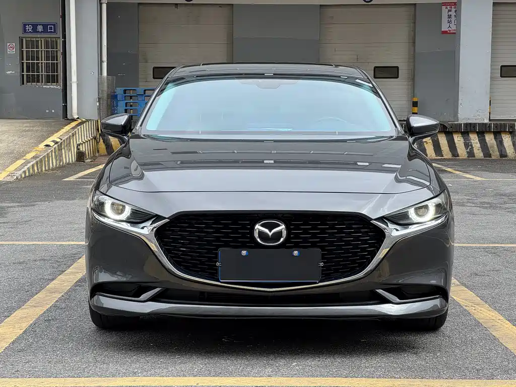 Mazda Mazda 3 Axela 2022 2.0L Automatic Quality Edition 2022 - thumbnail 2