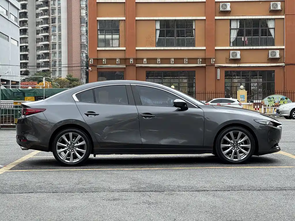 Mazda Mazda 3 Axela 2022 2.0L Automatic Quality Edition 2022 - thumbnail 4