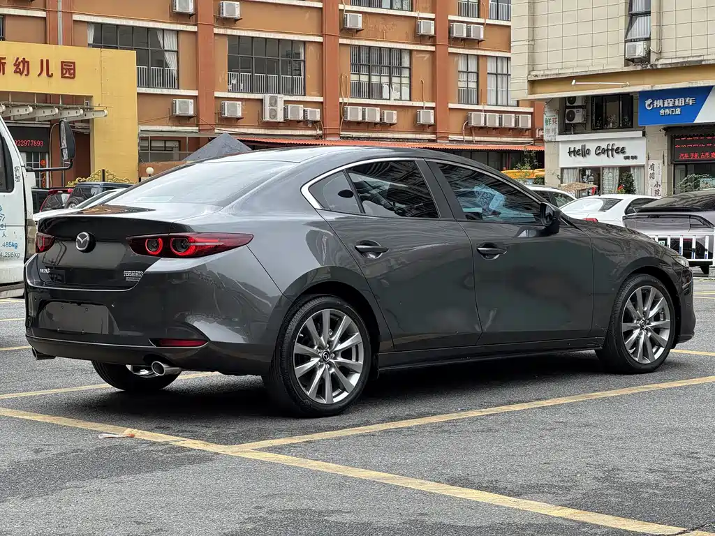 Mazda Mazda 3 Axela 2022 2.0L Automatic Quality Edition 2022 - thumbnail 6