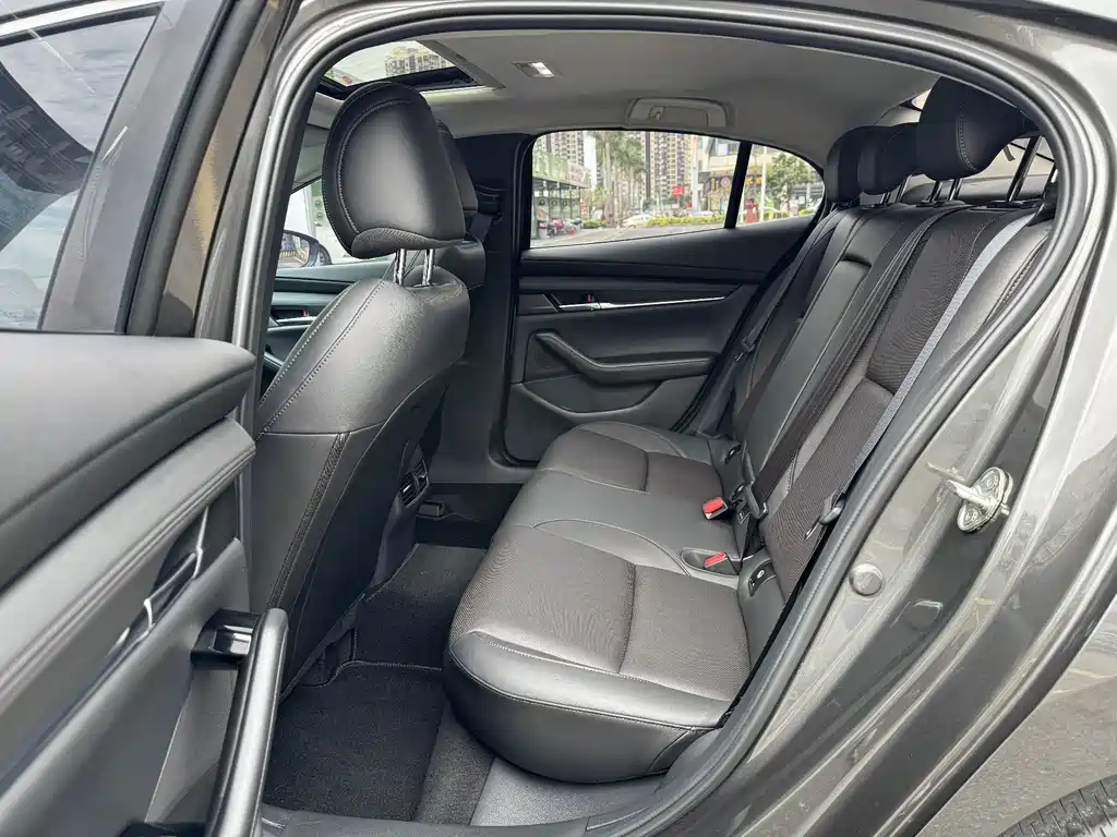 Mazda Mazda 3 Axela 2022 2.0L Automatic Quality Edition 2022 - thumbnail 25