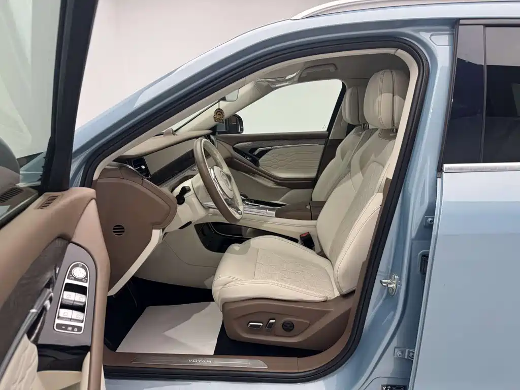 Lantu Auto Lantu FREE 2021 Model AWD Standard Range Extended Luxury Package 2021 - thumbnail 8
