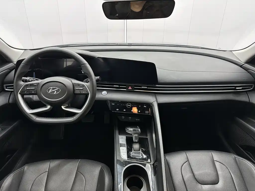 Hyundai Hyundai Elantra 2022 1.5L CVT LUX Premium Edition 2023 - thumbnail 6