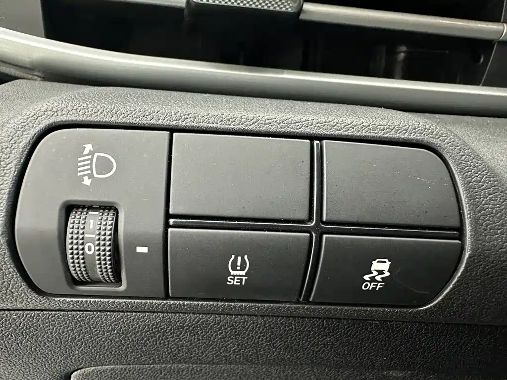 Hyundai Hyundai Elantra 2022 1.5L CVT LUX Premium Edition 2023 - thumbnail 13