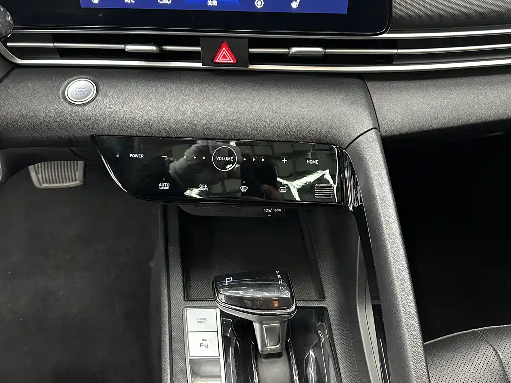 Hyundai Hyundai Elantra 2022 1.5L CVT LUX Premium Edition 2023 - thumbnail 15