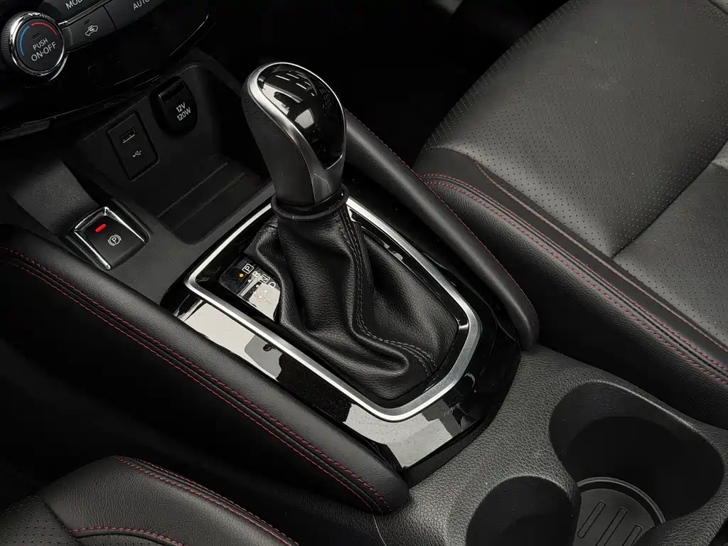 Nissan Nissan Qashqai 2022 2.0L CVT XV Premium 2022 - thumbnail 6
