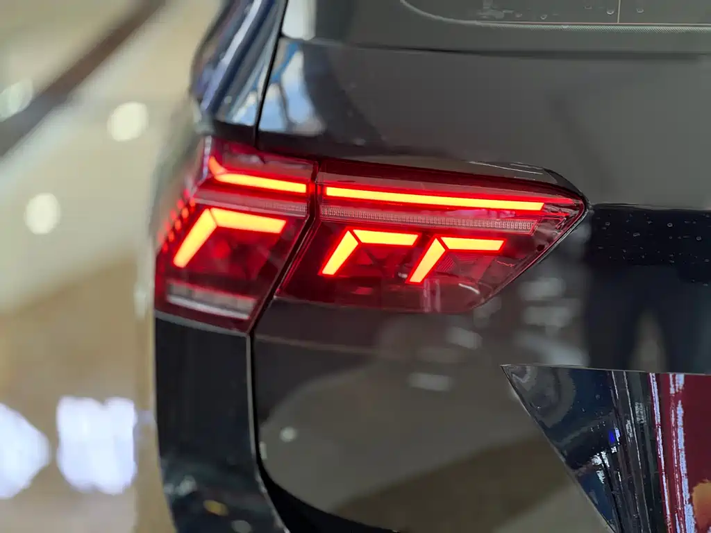 Volkswagen Volkswagen Tiguan L 2022 330TSI Automatic 2WD R-Line Flagship Edition 2021 - thumbnail 14