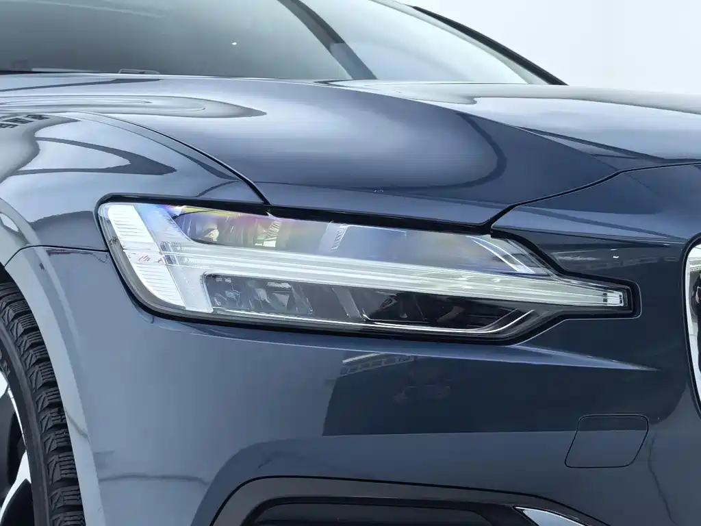 Volvo Volvo S60 2022 B4 R-Design Luxury 2022 - thumbnail 4