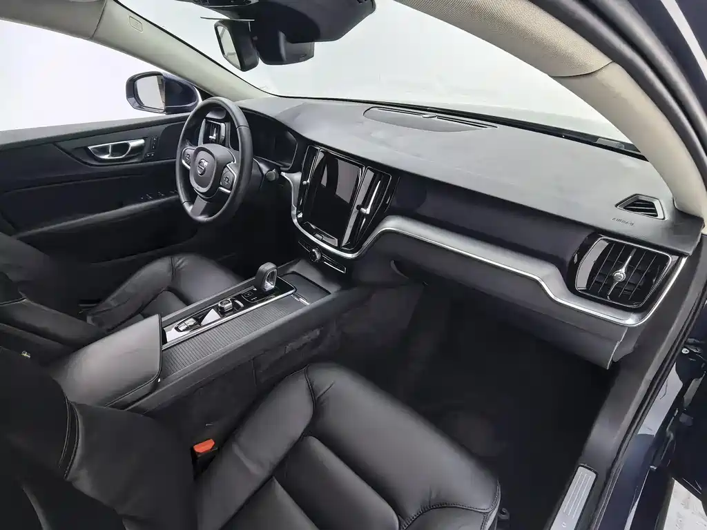 Volvo Volvo S60 2022 B4 R-Design Luxury 2022 - thumbnail 5