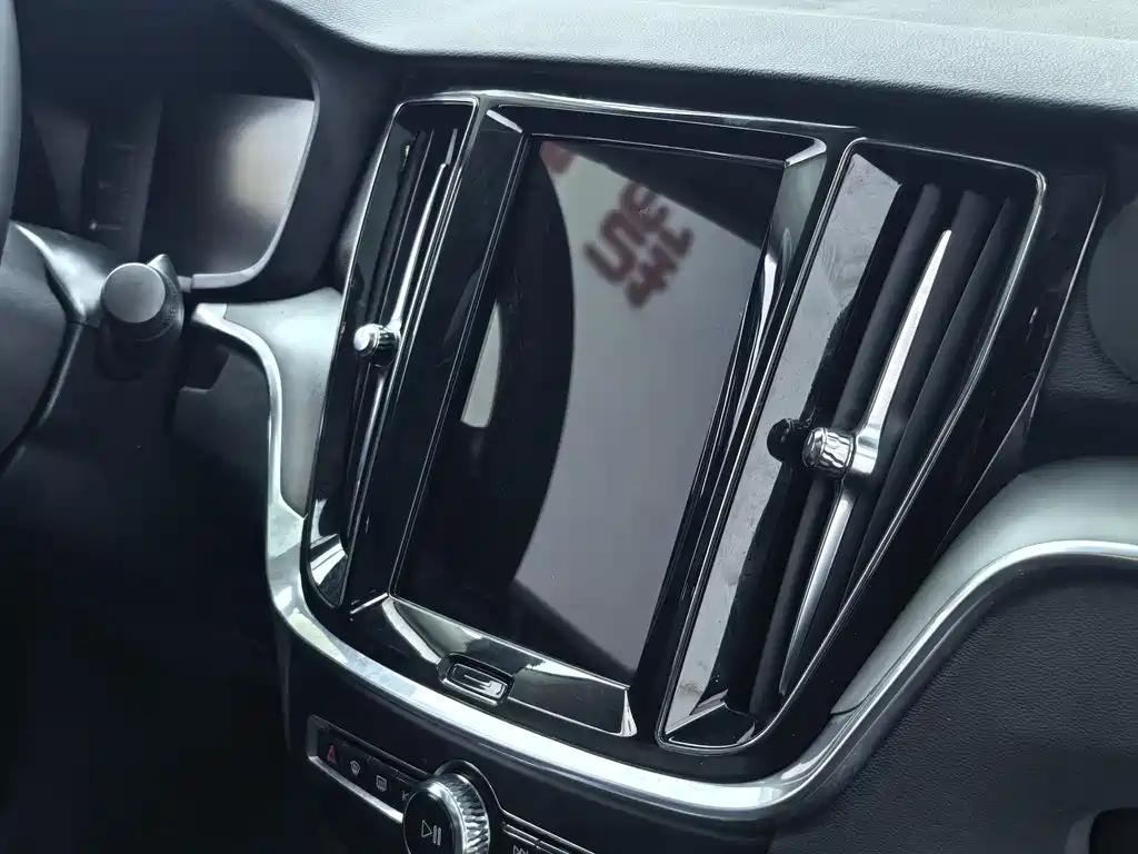 Volvo Volvo S60 2022 B4 R-Design Luxury 2022 - thumbnail 7