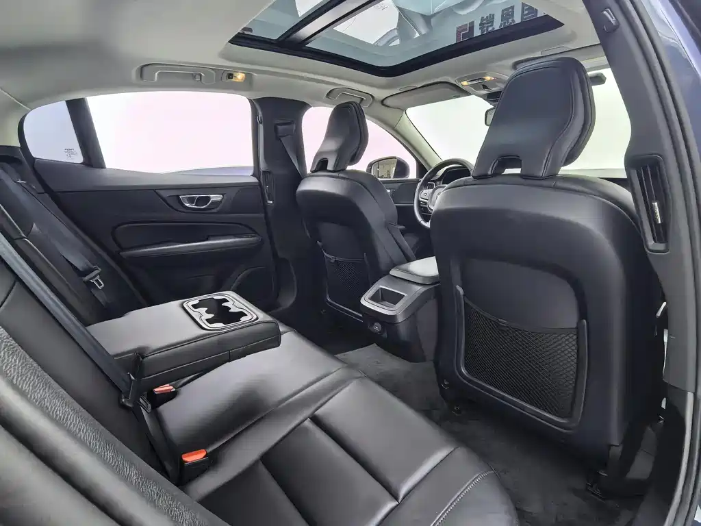 Volvo Volvo S60 2022 B4 R-Design Luxury 2022 - thumbnail 8