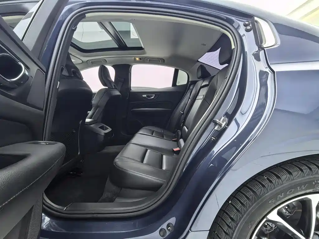 Volvo Volvo S60 2022 B4 R-Design Luxury 2022 - thumbnail 16