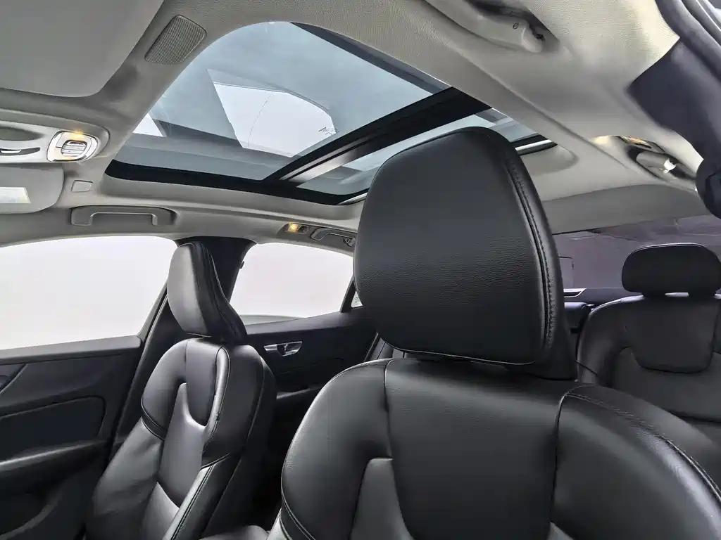 Volvo Volvo S60 2022 B4 R-Design Luxury 2022 - thumbnail 21
