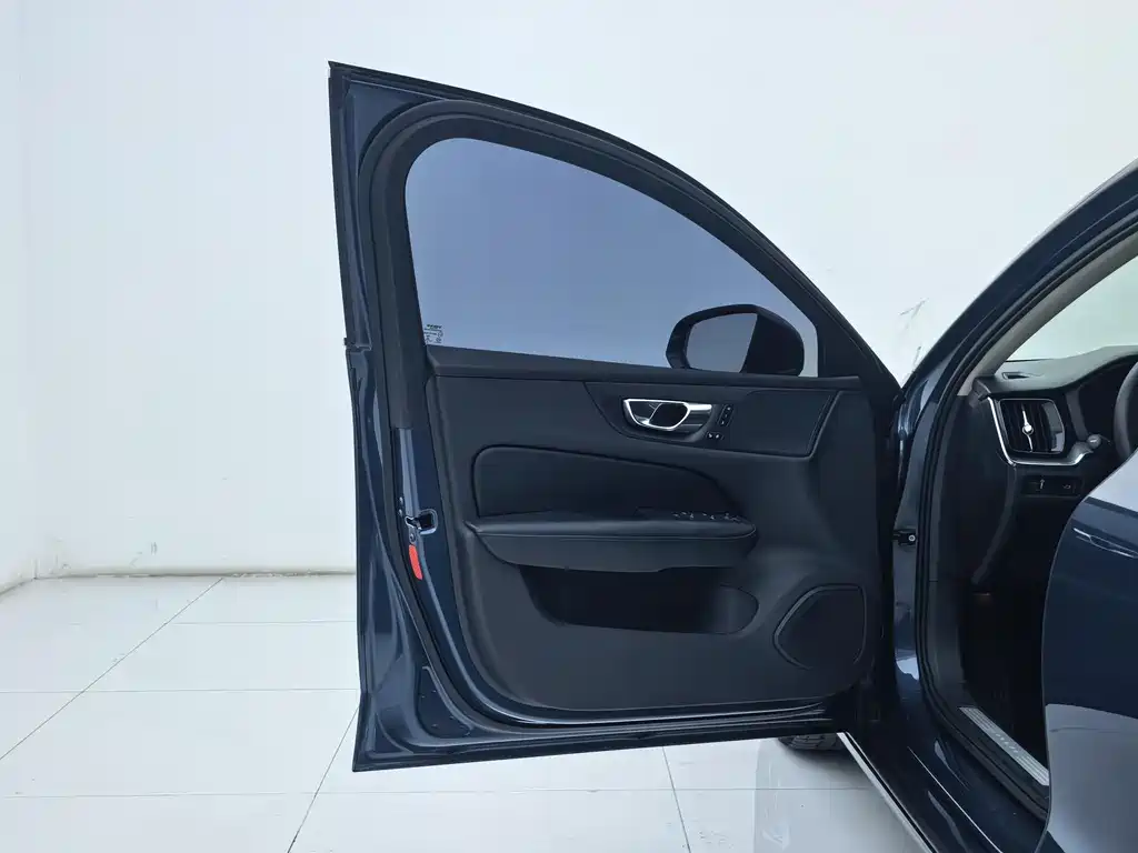 Volvo Volvo S60 2022 B4 R-Design Luxury 2022 - thumbnail 22
