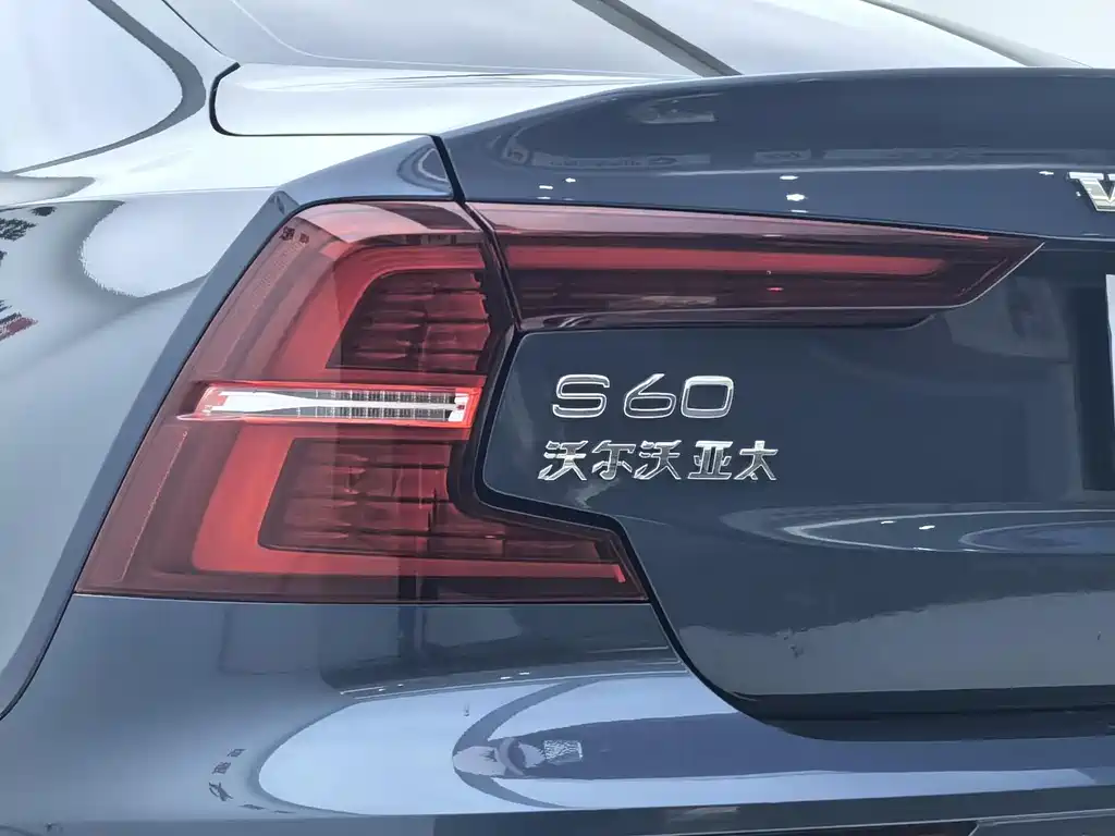 Volvo Volvo S60 2022 B4 R-Design Luxury 2022 - thumbnail 27