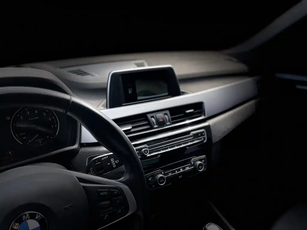 BMW BMW X1 2018 sDrive20Li Leading Edition 2019 - thumbnail 11