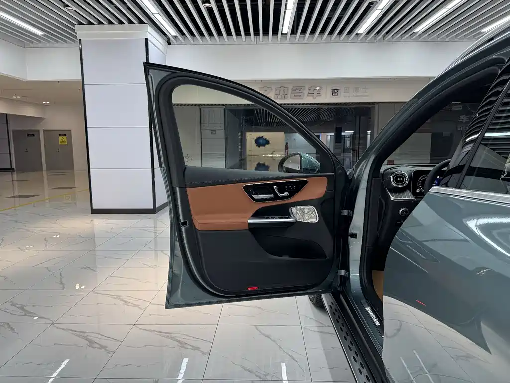 Mercedes-Benz Mercedes-Benz GLC 2025 GLC 300 L 4MATIC Luxury 5-Seat 2024 - thumbnail 8