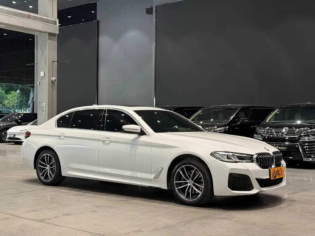 BMW BMW 5 Series 2022 Model Update II 525Li M Sport Package 2022 - thumbnail 3