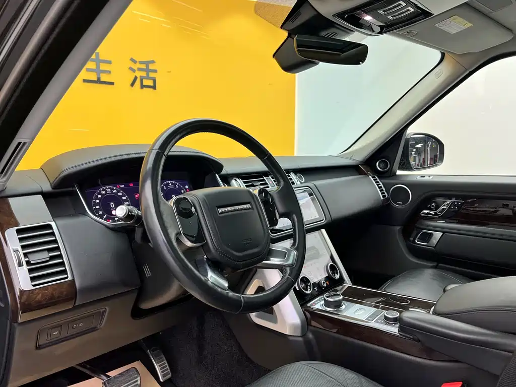 Land Rover Range Rover 2021 3.0 L6 Heritage Edition 2022 - thumbnail 4
