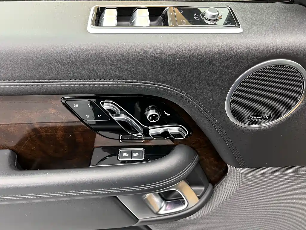 Land Rover Range Rover 2021 3.0 L6 Heritage Edition 2022 - thumbnail 5