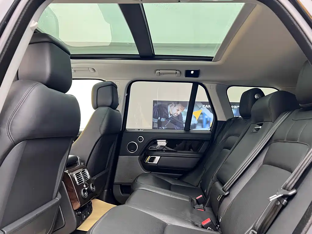 Land Rover Range Rover 2021 3.0 L6 Heritage Edition 2022 - thumbnail 10