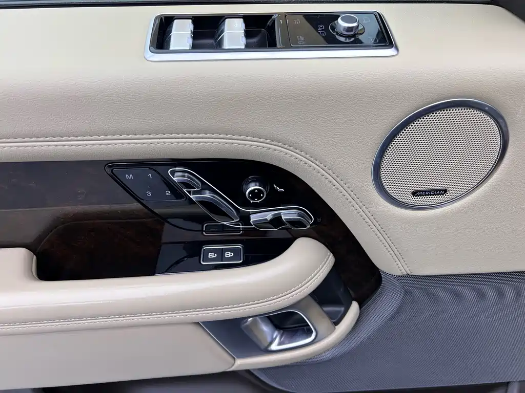 Land Rover Range Rover 2022 3.0 L6 400PS Autobiography Long Wheelbase Classic Edition 2022 - thumbnail 5