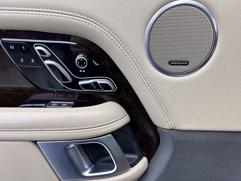Land Rover Range Rover 2022 3.0 L6 400PS Autobiography Long Wheelbase Classic Edition 2022 - thumbnail 6