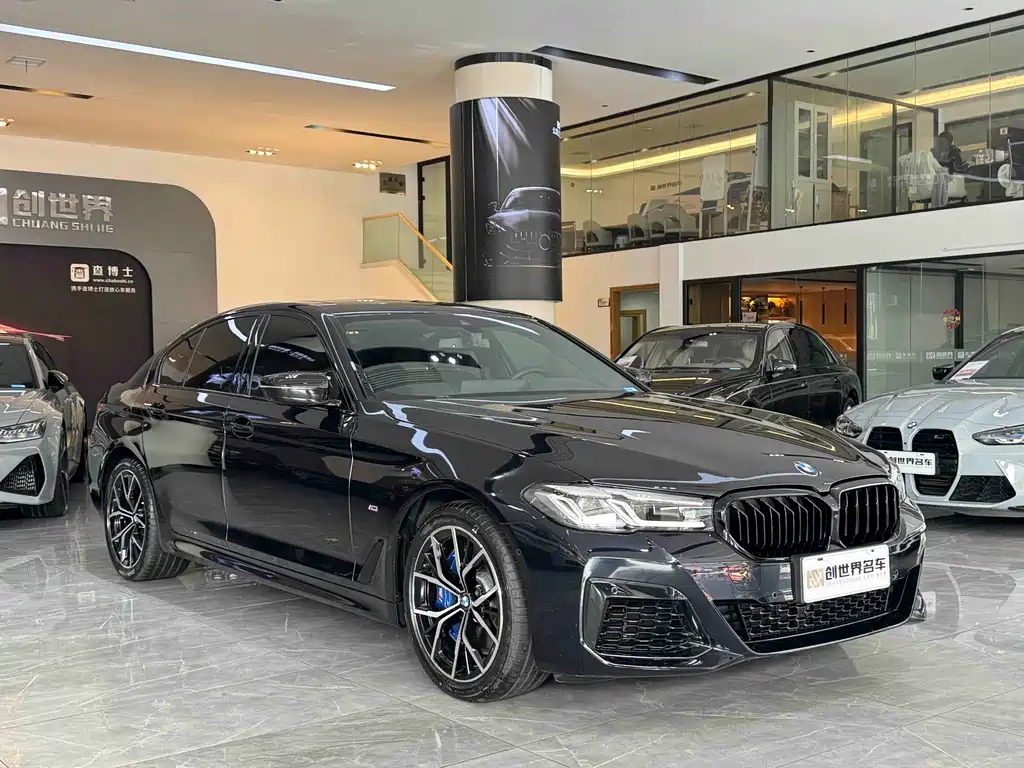 BMW BMW 5 Series Import 2022 Model Facelift 540i Style Edition M Sport Package 2023 - thumbnail 3