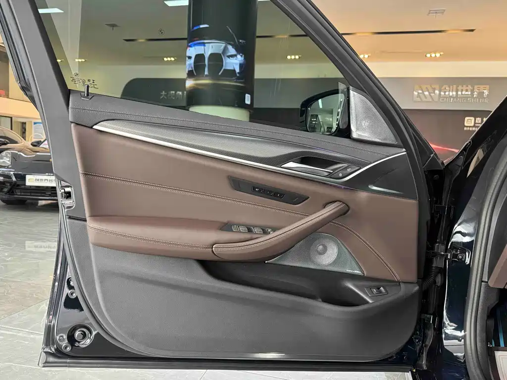 BMW BMW 5 Series Import 2022 Model Facelift 540i Style Edition M Sport Package 2023 - thumbnail 8