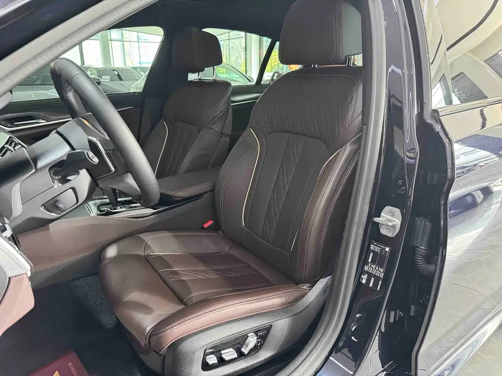 BMW BMW 5 Series Import 2022 Model Facelift 540i Style Edition M Sport Package 2023 - thumbnail 9
