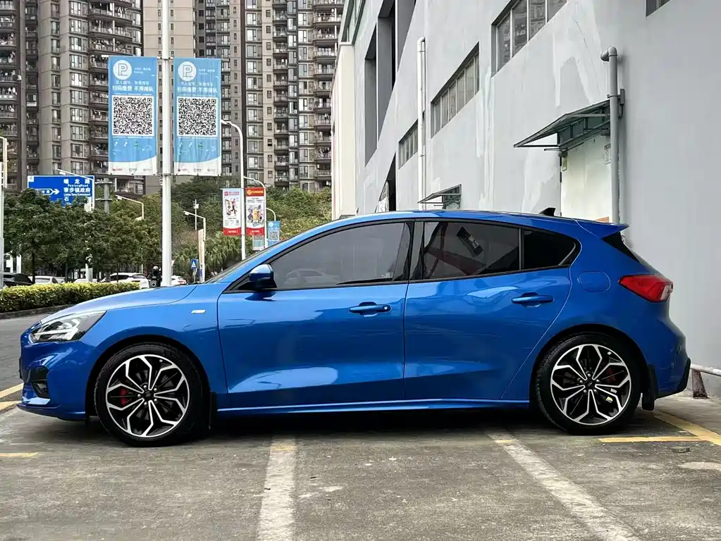 Ford Ford Focus 2021 Hatchback EcoBoost 180 Automatic ST Line 2021 - thumbnail 4