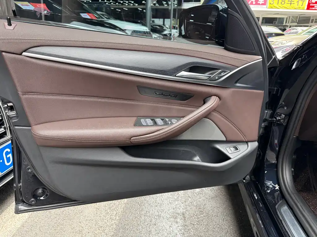 BMW BMW 5 Series 2023 Model Year Facelift 530Li Leading Type M Sport Package 2023 - thumbnail 13