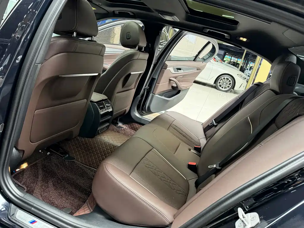 BMW BMW 5 Series 2023 Model Year Facelift 530Li Leading Type M Sport Package 2023 - thumbnail 14