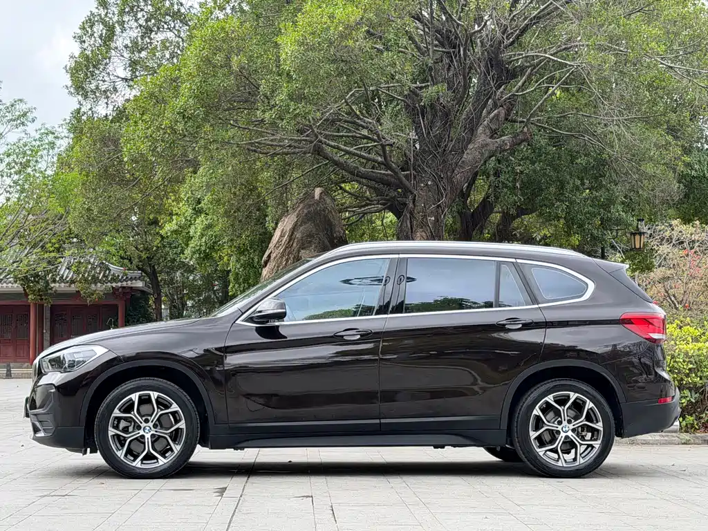 BMW BMW X1 2022 sDrive25Li Leading Edition 2022 - thumbnail 4