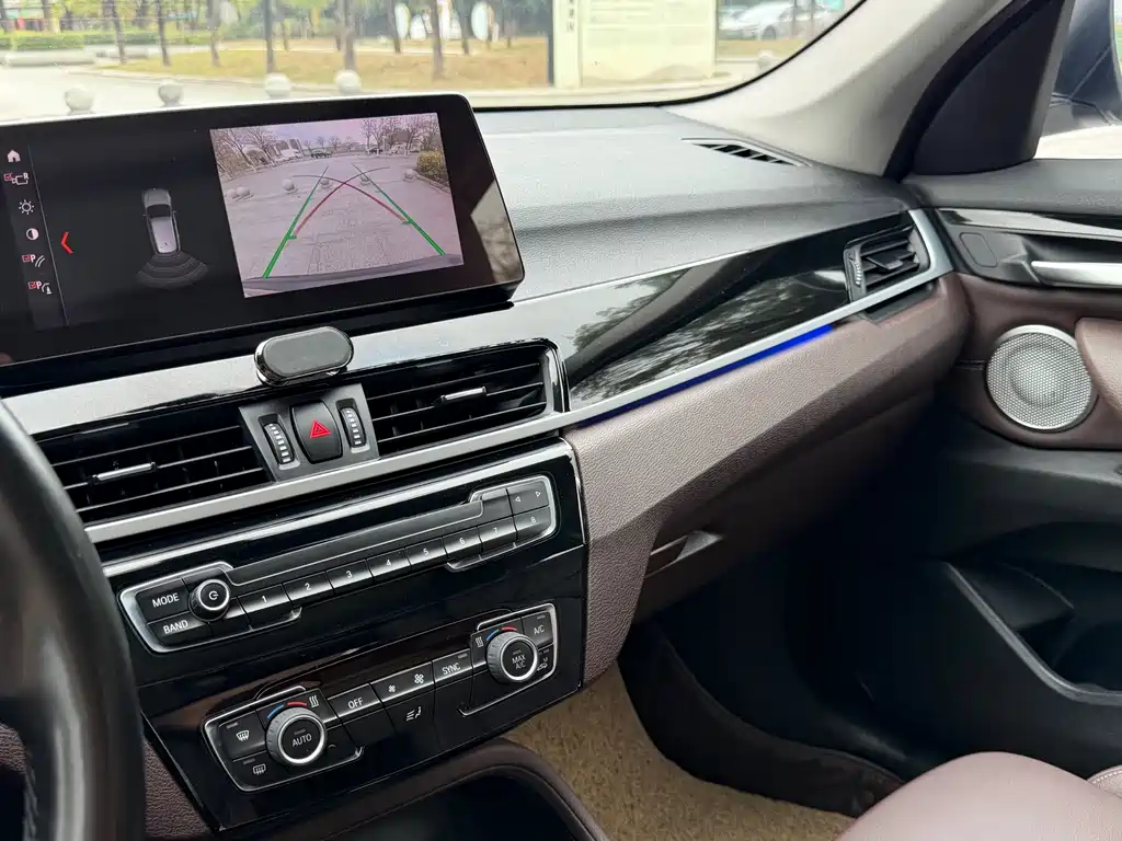 BMW BMW X1 2022 sDrive25Li Leading Edition 2022 - thumbnail 9