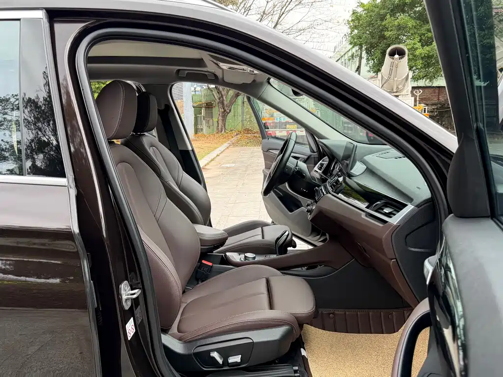 BMW BMW X1 2022 sDrive25Li Leading Edition 2022 - thumbnail 12