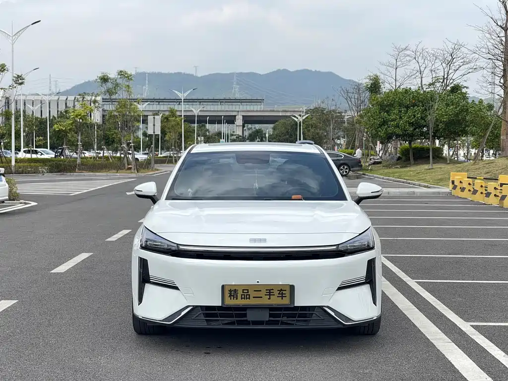 Geely Galaxy Geely Galaxy L6 2023 60km PLUS 2023 - thumbnail 2