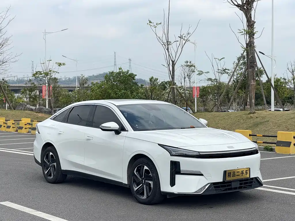 Geely Galaxy Geely Galaxy L6 2023 60km PLUS 2023 - thumbnail 3