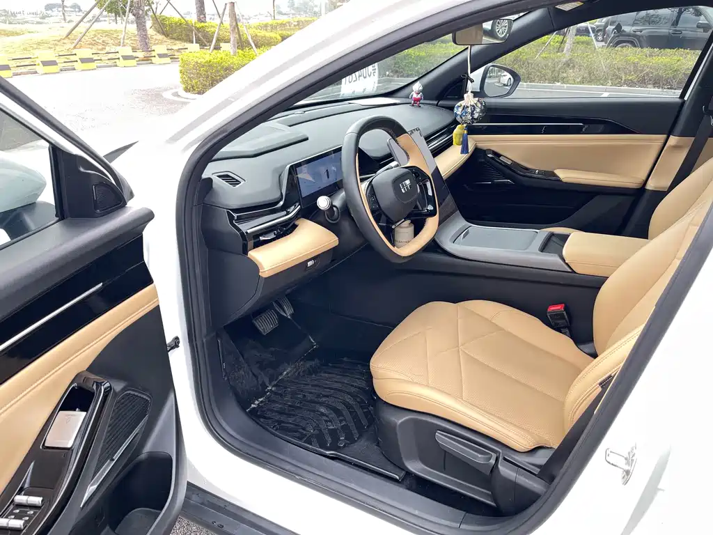 Geely Galaxy Geely Galaxy L6 2023 60km PLUS 2023 - thumbnail 4