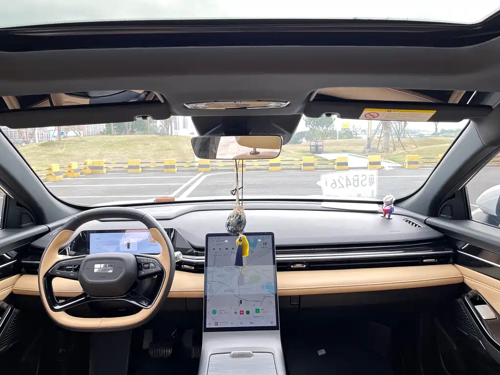 Geely Galaxy Geely Galaxy L6 2023 60km PLUS 2023 - thumbnail 5
