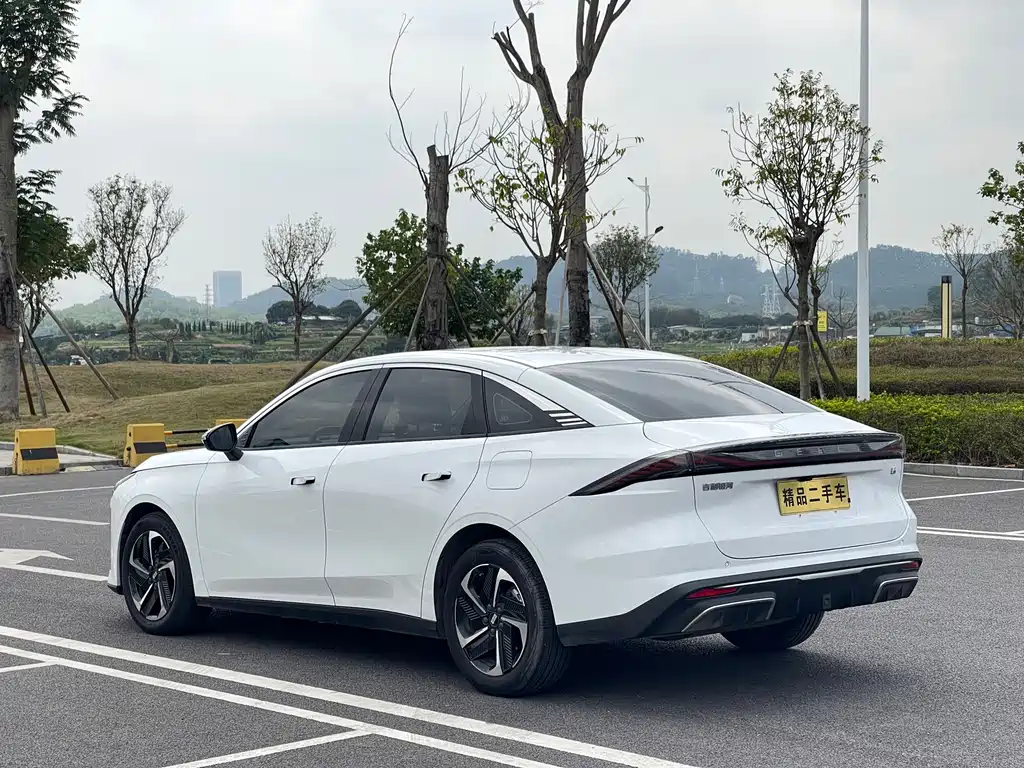 Geely Galaxy Geely Galaxy L6 2023 60km PLUS 2023 - thumbnail 8