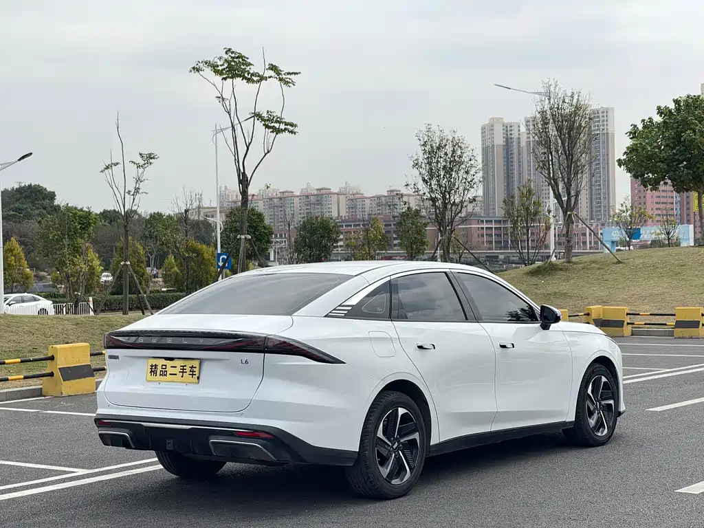 Geely Galaxy Geely Galaxy L6 2023 60km PLUS 2023 - thumbnail 10