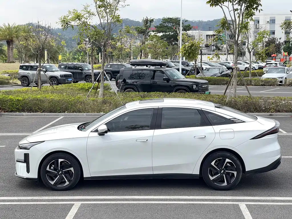 Geely Galaxy Geely Galaxy L6 2023 60km PLUS 2023 - thumbnail 11