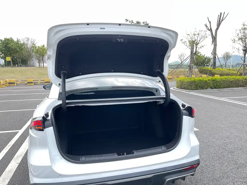 Geely Galaxy Geely Galaxy L6 2023 60km PLUS 2023 - thumbnail 12
